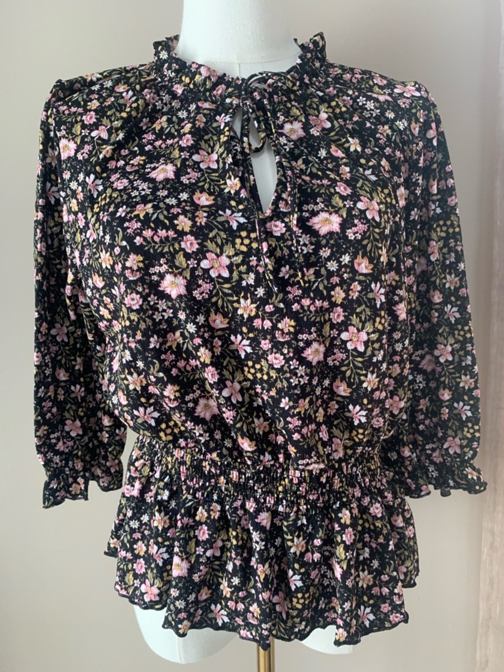 MELLODAY Black Floral Ruffle Peasant Blouse with Pink Flowers